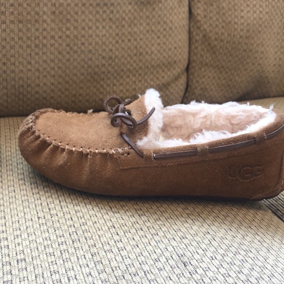 UGG house shoes, moccasin, women, tan/brown, size 5, - Picture 7 of 9